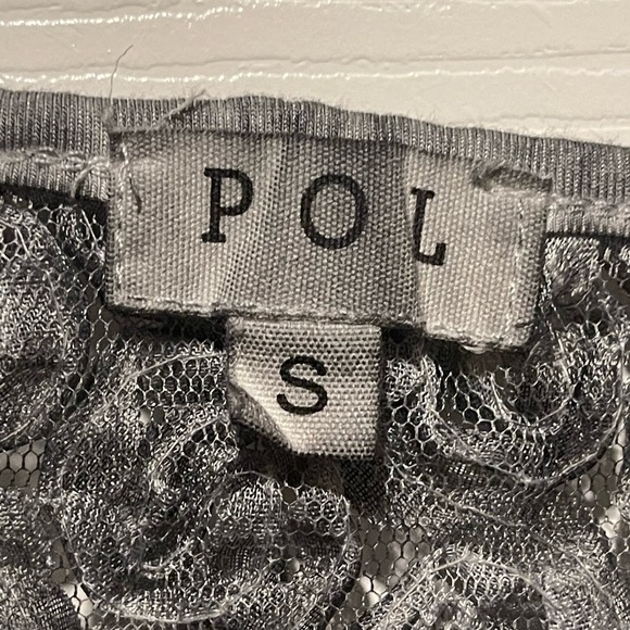 Pol gray v-neck lacy short sleeve top. Size Small - Picture 4 of 5